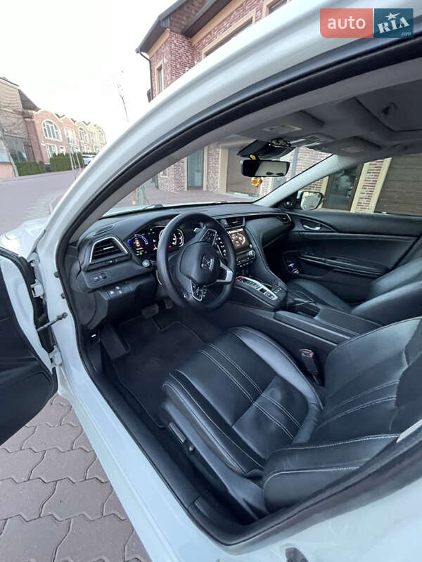 Седан Honda Insight 2018 в Чернівцях