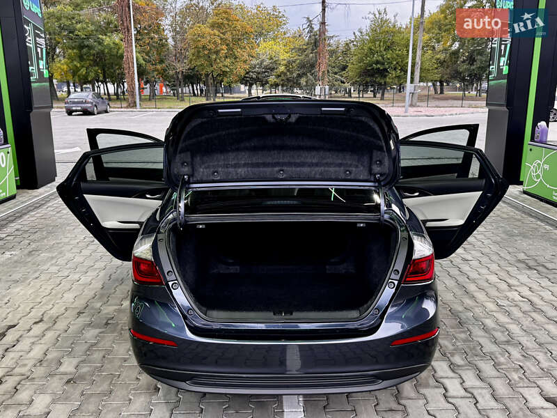 Седан Honda Insight 2019 в Одессе