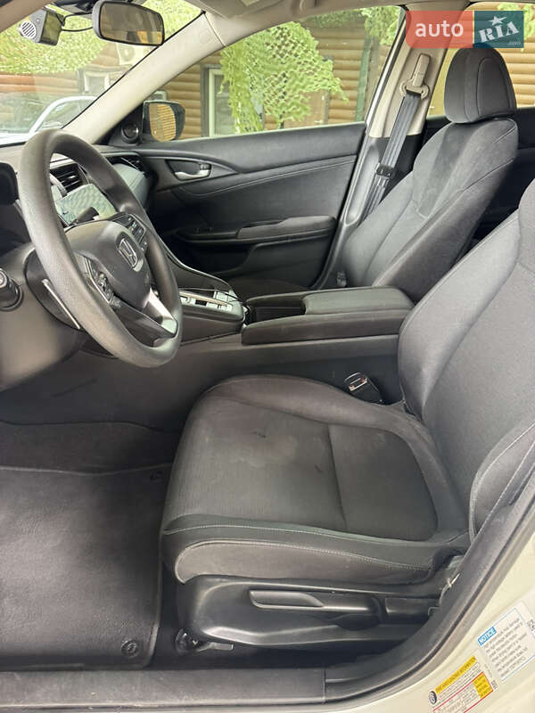 Седан Honda Insight 2020 в Чернівцях