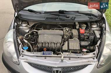 Хэтчбек Honda Jazz 2005 в 