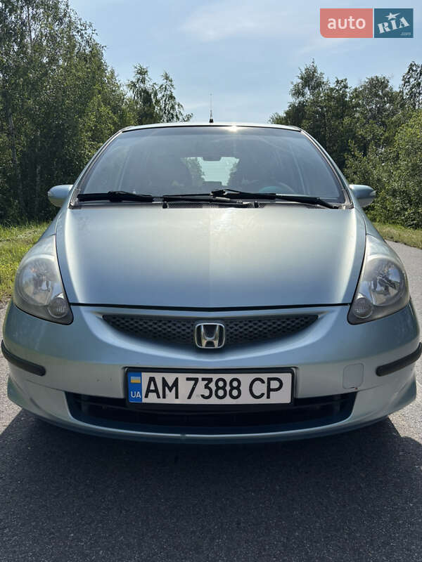 Хэтчбек Honda Jazz 2005 в Романове