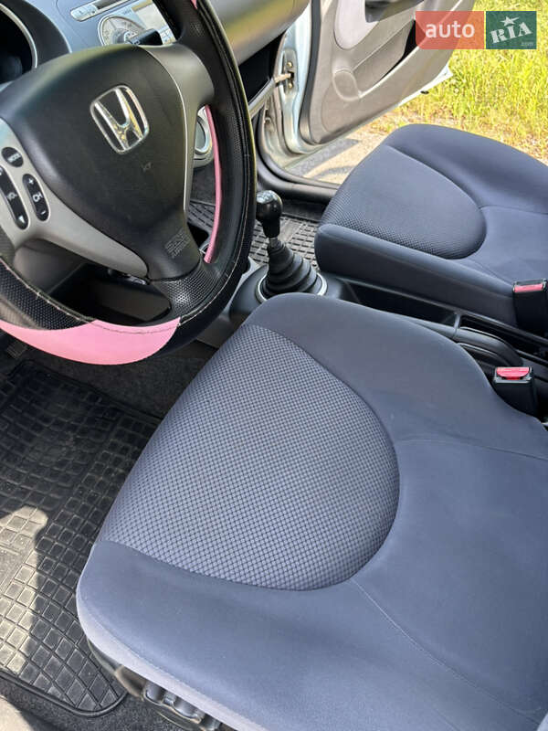 Хэтчбек Honda Jazz 2005 в Романове