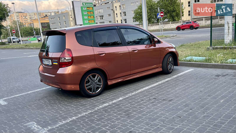 Хэтчбек Honda Jazz 2006 в 