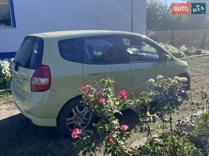 Хэтчбек Honda Jazz 2006 в Пирятине