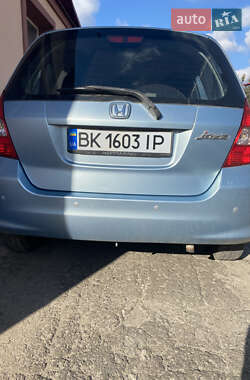 Хетчбек Honda Jazz 2006 в  фото 2 Хетчбек Honda Jazz 2006 в
