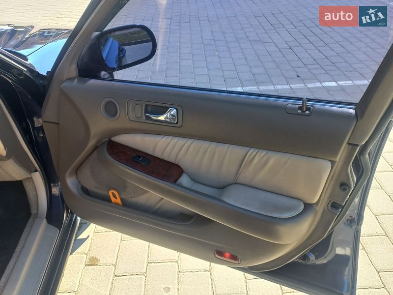 Седан Honda Legend 2000 в Львове