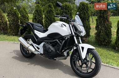 Мотоцикл Без обтекателей (Naked bike) Honda NC 700S 2012 в 