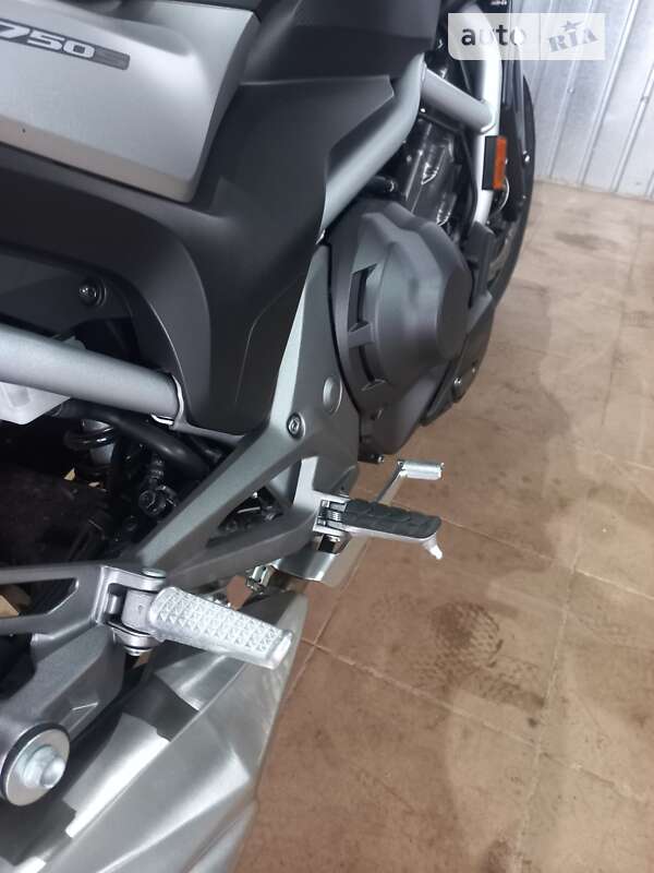 Мотоцикл Без обтекателей (Naked bike) Honda NC 750S 2017 в Кривом Роге фото 16 Мотоцикл Без обтекателей (Naked bike) Honda NC 750S 2017 в Кривом Роге