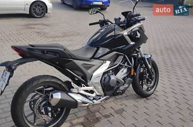 Мотоцикл Спорт-туризм Honda NC 750X 2025 в 