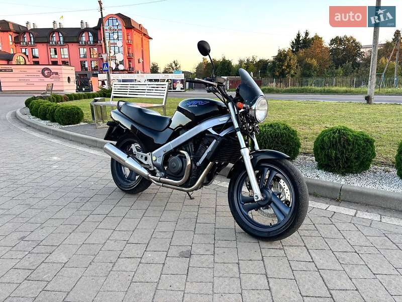 Мотоцикл Классік Honda NTV 650 (Revere) 1993 в 