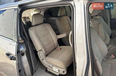 Минивэн Honda Odyssey 2016 в 