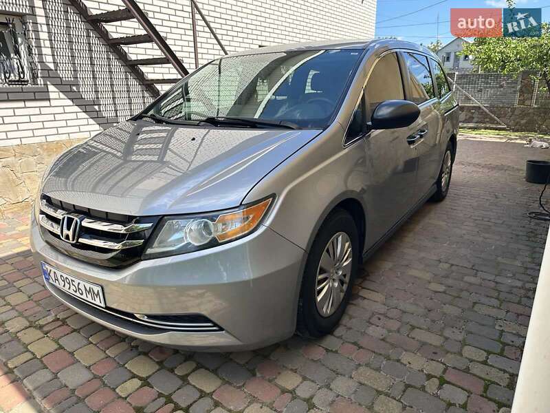 Минивэн Honda Odyssey 2016 в 