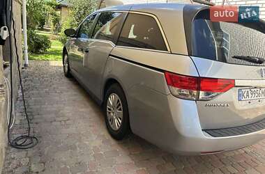 Минивэн Honda Odyssey 2016 в 