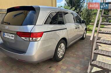 Минивэн Honda Odyssey 2016 в 