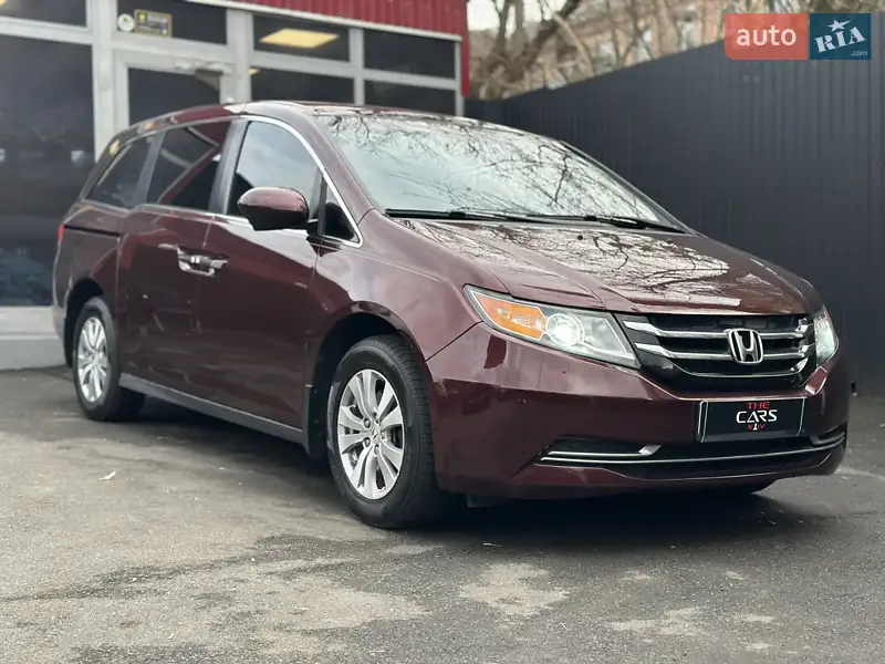 Мінівен Honda Odyssey 2014 в 