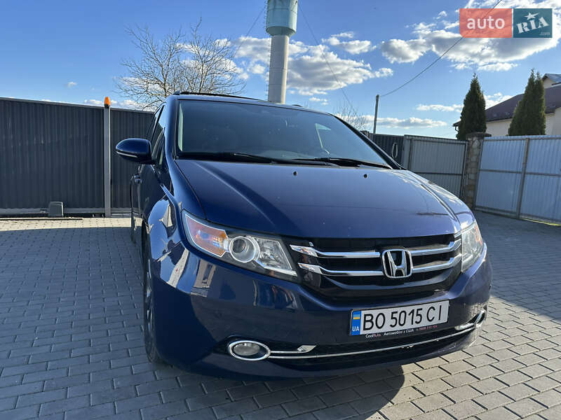 Минивэн Honda Odyssey 2015 в 