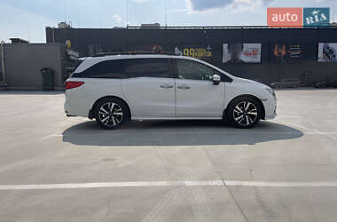 Минивэн Honda Odyssey 2017 в 