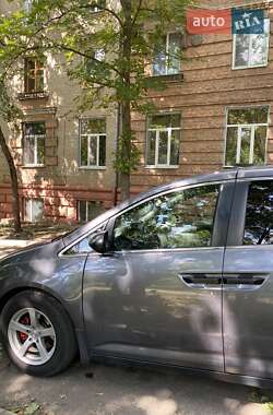 Минивэн Honda Odyssey 2016 в 