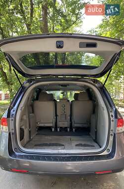 Минивэн Honda Odyssey 2016 в 