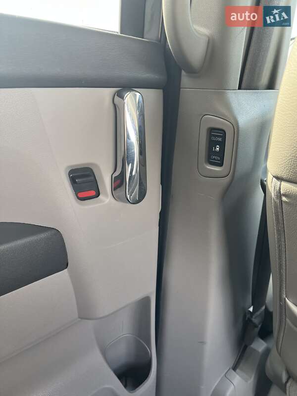 Мінівен Honda Odyssey 2013 в Києві фото 19 Мінівен Honda Odyssey 2013 в Києві