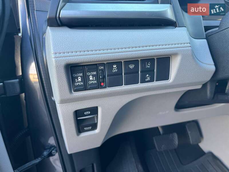 Минивэн Honda Odyssey 2017 в Киеве фото 10 Минивэн Honda Odyssey 2017 в Киеве