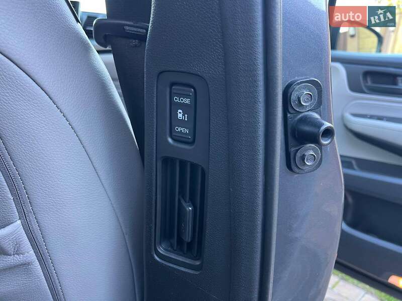 Минивэн Honda Odyssey 2017 в Киеве фото 13 Минивэн Honda Odyssey 2017 в Киеве