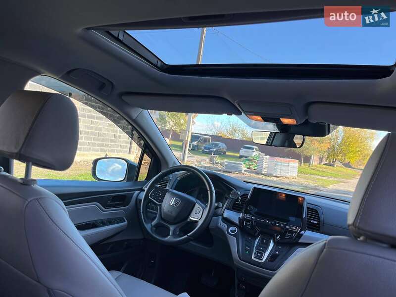 Минивэн Honda Odyssey 2017 в Киеве фото 12 Минивэн Honda Odyssey 2017 в Киеве
