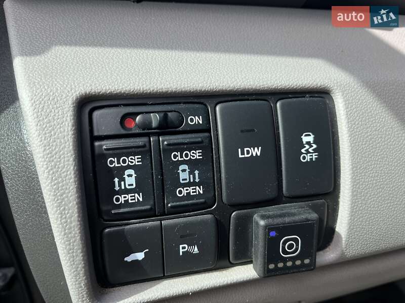 Минивэн Honda Odyssey 2013 в Киеве фото 15 Минивэн Honda Odyssey 2013 в Киеве