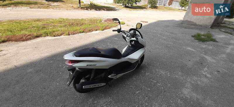 Макси-скутер Honda PCX 125 2010 в Каменец-Подольском