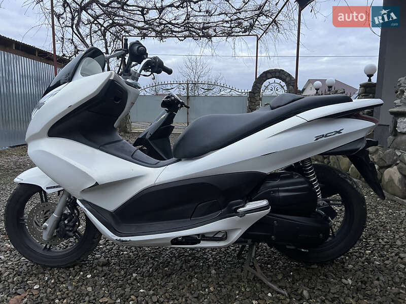 Макси-скутер Honda PCX 125 2015 в Хусте
