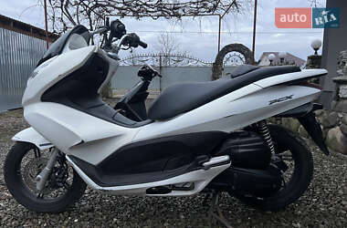 Максі-скутер Honda PCX 125 2015 в Хусті