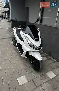 Макси-скутер Honda PCX 125 2021 в 