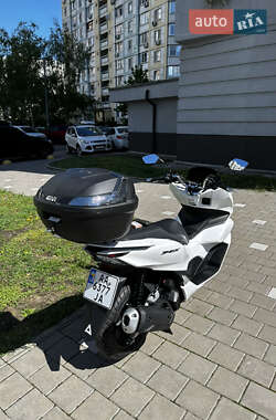 Макси-скутер Honda PCX 125 2021 в 