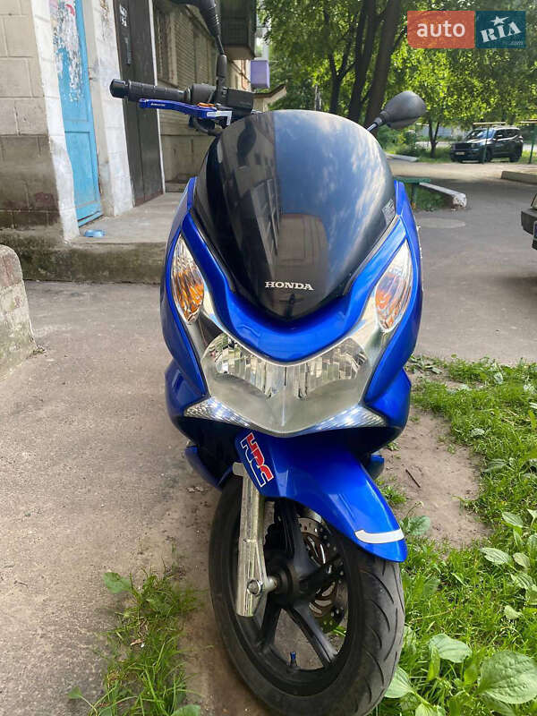 Макси-скутер Honda PCX 125 2014 в Ахтырке