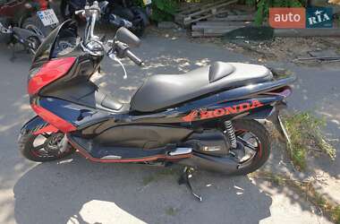 Макси-скутер Honda PCX 125 2014 в 