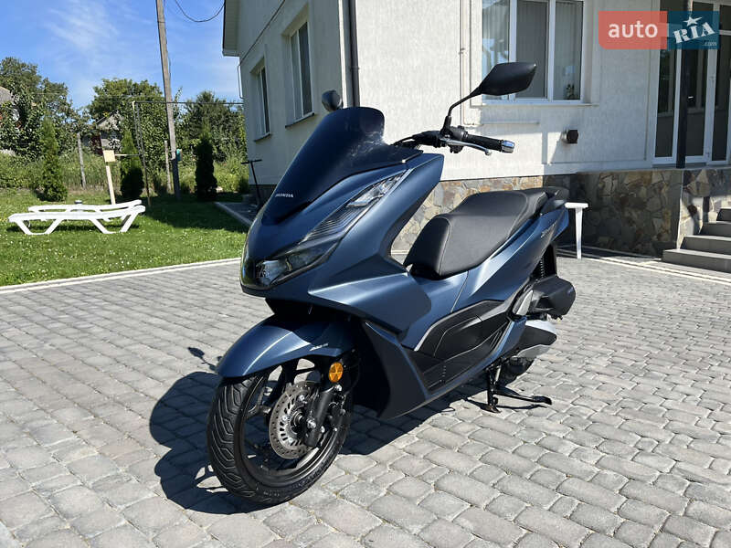 Макси-скутер Honda PCX 125 2024 в  фото Макси-скутер Honda PCX 125 2024 в