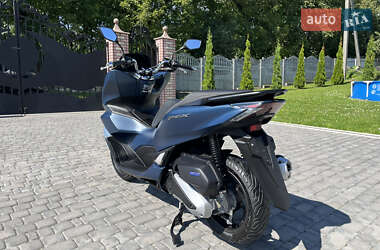 Макси-скутер Honda PCX 125 2024 в  фото 3 Макси-скутер Honda PCX 125 2024 в