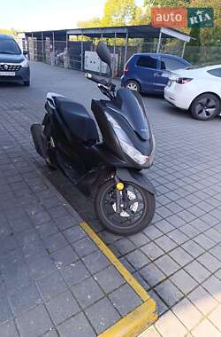 Мотороллер Honda PCX 125 2023 в 