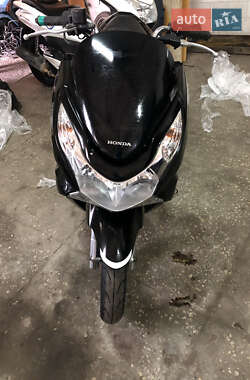 Макси-скутер Honda PCX 150 2017 в 