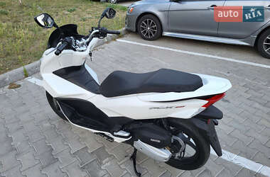 Макси-скутер Honda PCX 150 2015 в 