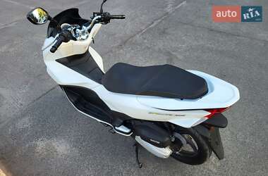 Макси-скутер Honda PCX 150 2015 в 