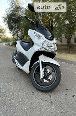 Максі-скутер Honda PCX 150 2014 в Харкові