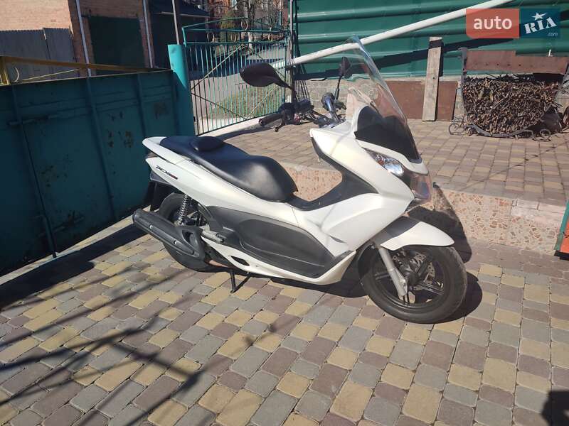 Вантажні моторолери, мотоцикли, скутери, мопеди Honda PCX 150 2014 в Хмельницькому