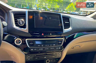 Позашляховик / Кросовер Honda Pilot 2018 в 
