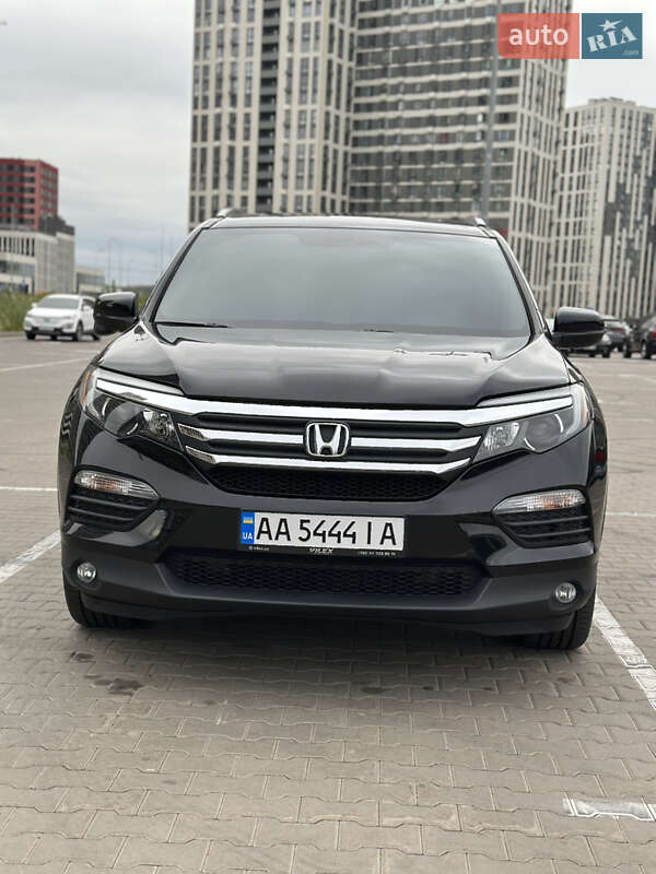 Внедорожник / Кроссовер Honda Pilot 2018 в 