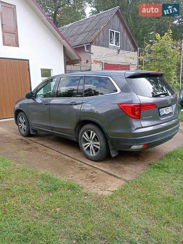 Внедорожник / Кроссовер Honda Pilot 2016 в Ровно