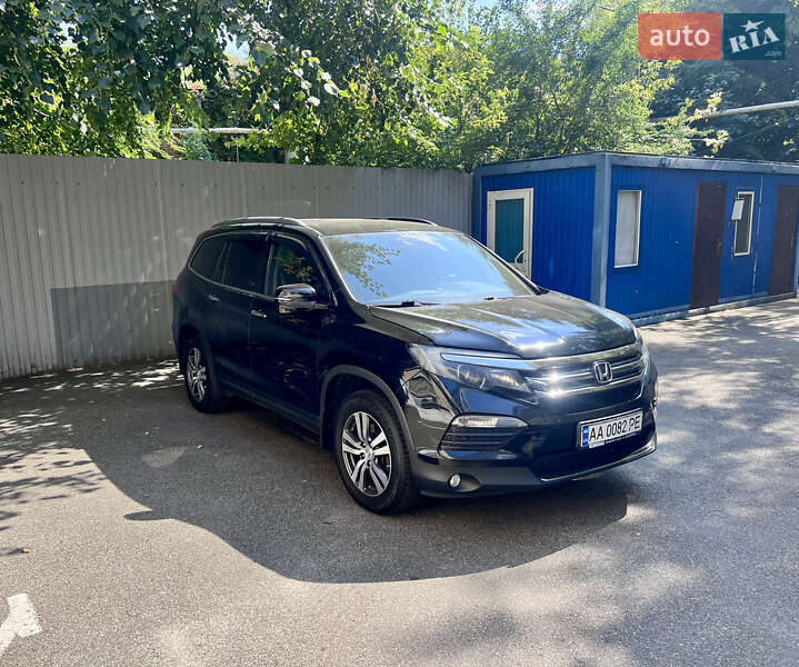 Позашляховик / Кросовер Honda Pilot 2017 в 