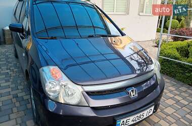 Минивэн Honda Stream 2005 в 