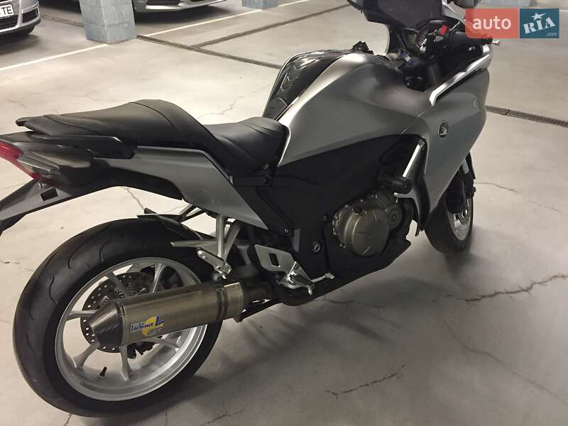 Мотоцикл Спорт-туризм Honda VFR 1200F 2010 в Киеве фото 4 Мотоцикл Спорт-туризм Honda VFR 1200F 2010 в Киеве