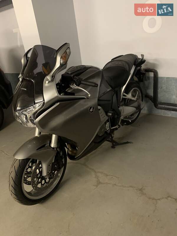 Мотоцикл Спорт-туризм Honda VFR 1200F 2010 в Киеве фото 8 Мотоцикл Спорт-туризм Honda VFR 1200F 2010 в Киеве